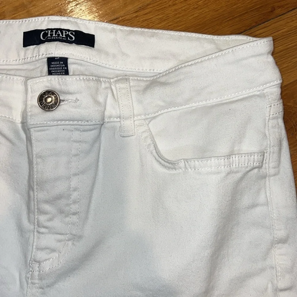 Women’s White Chaps Capri Pants in Petite